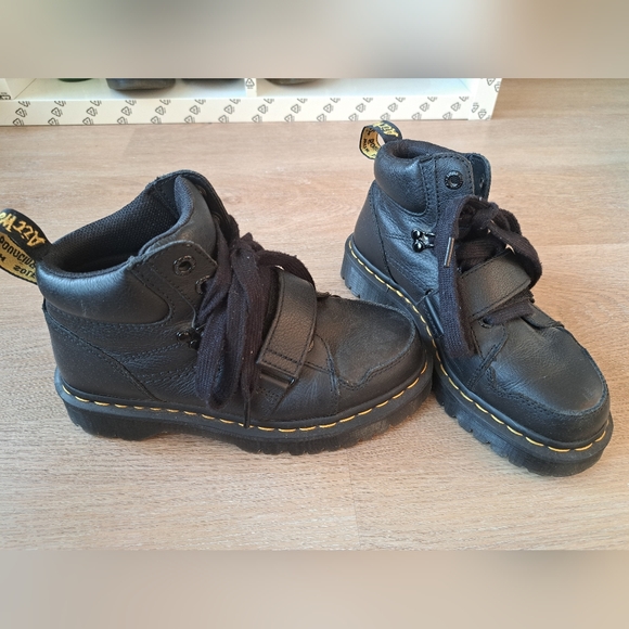 Dr. Martens Zuma II Women's 7 US - Picture 2 of 4